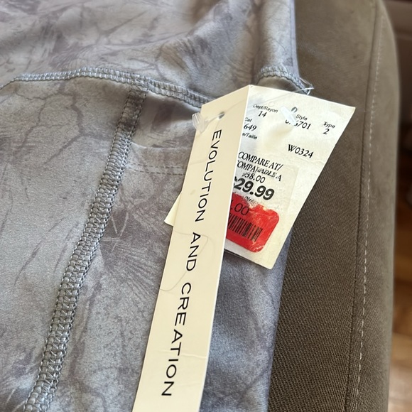 NWT! Gray flower print biker shorts - Picture 3 of 4